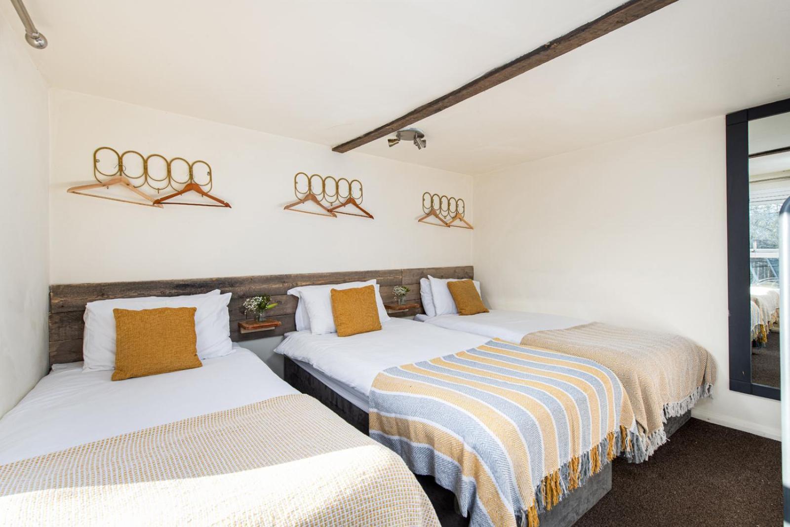 The Pine Including Games Room, Camp Fire & Hot Tub Hébergement de vacances Bristol