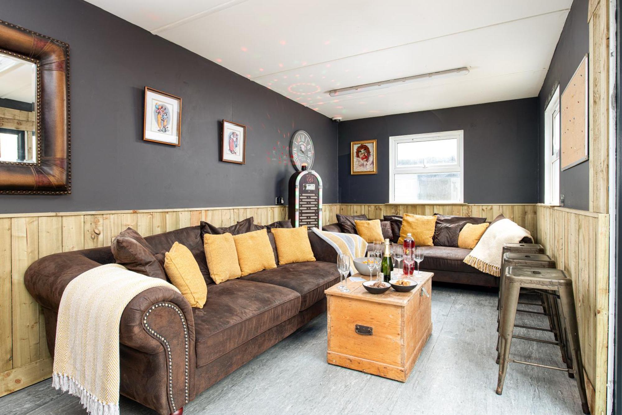 The Pine Including Games Room, Camp Fire & Hot Tub Hébergement de vacances