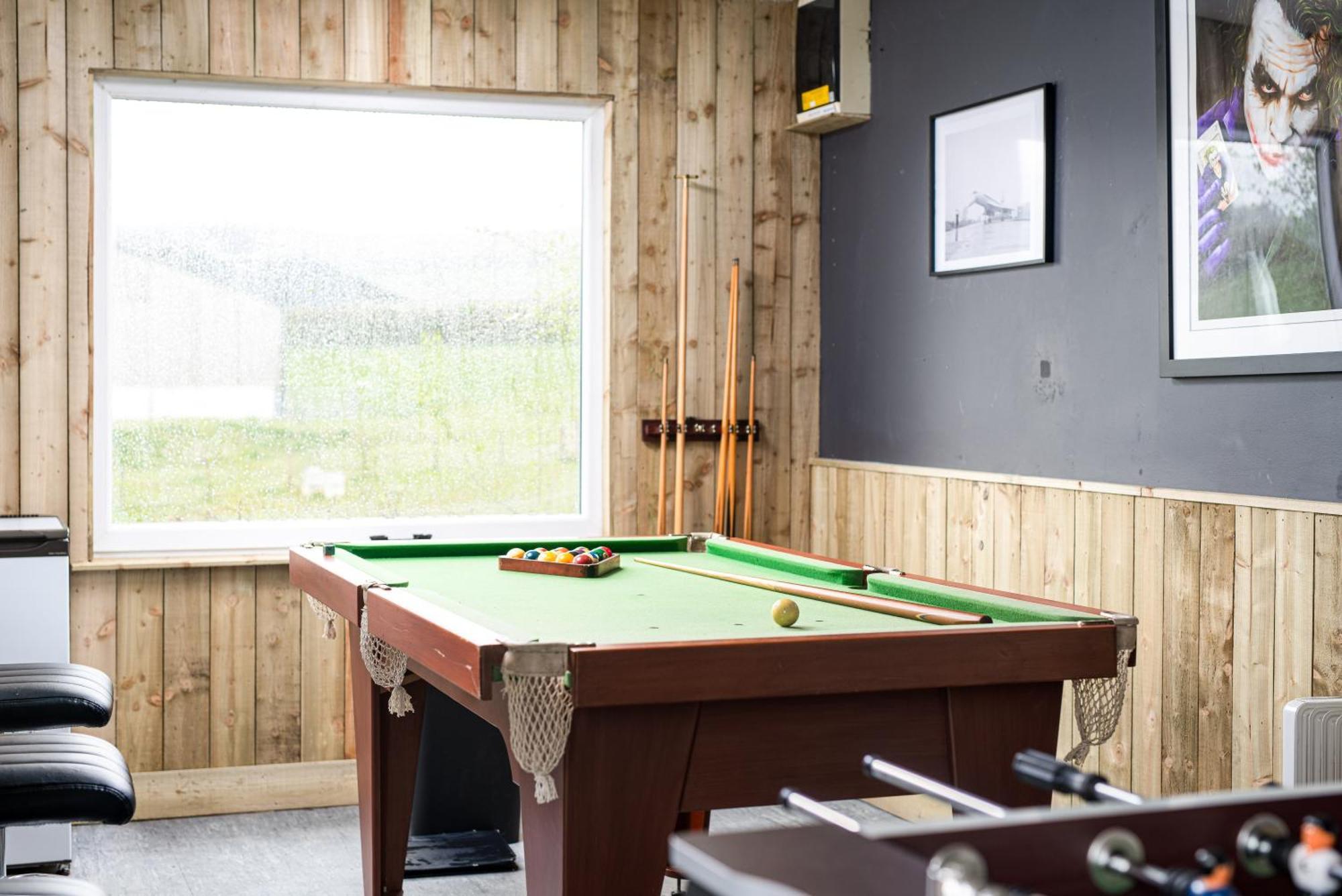 Hébergement de vacances The Pine Including Games Room, Camp Fire & Hot Tub